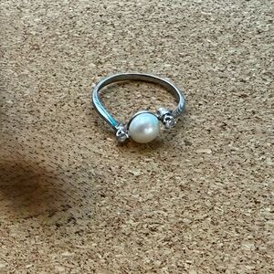 Elegant Silver Pearl Ring